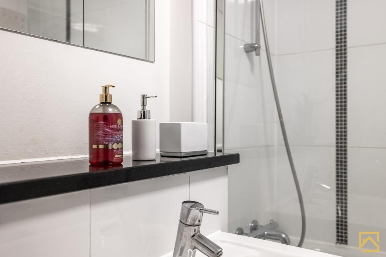 Modern 1 Bed In Central Mk, Free Parking, Smart Tv, Manhattan House By Valore Property Services Μίλτον Κέινς Εξωτερικό φωτογραφία